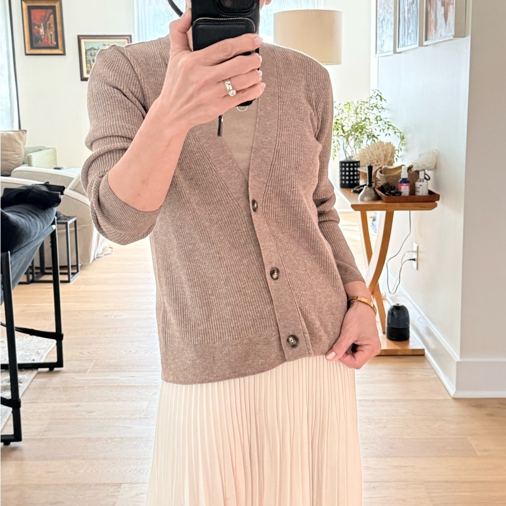 Uniqlo V neck cardigan size S - Picture 3 of 10